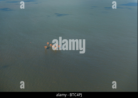 Vista aerea del mare Maunsell forti nel Tamigi Estury , smantellata alla fine degli anni cinquanta, sono stati utilizzati come pirata stazioni radio. Foto Stock