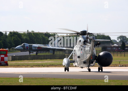 Westland Sea King, versione licenza britannica, elicottero Sikorsky S-61, RAF Waddington, display aereo, Anti-sottomarino, Vulcan holding, in attesa in coda. Foto Stock