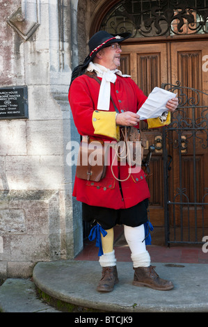 Mellvin Gudger, Pamphill e Shapwick Town Crier compete nel Dorset Town Crier concorrenza 2010. Foto Stock