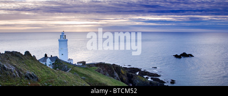 Il punto di inizio Lighthouse vicino a Salcombe, Devon, Regno Unito. All'alba. Foto Stock