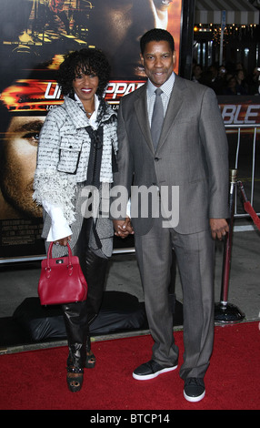 PAULETTA WASHINGTON Denzel Washington inarrestabile premiere del film A LOS ANGELES CALIFORNIA USA 26 Ottobre 2010 Foto Stock