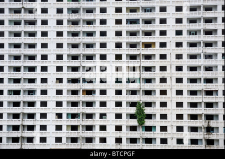 Abbandonato il blocco di appartamenti a Kuala Lumpur, in attesa di demolizione. Foto Stock