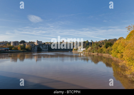 CHEPSTOW CASTLE e il fiume Wye in autunno Foto Stock