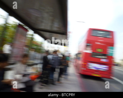 Vedere rosso - un libro per chiedere un maggiore accesso ai mezzi di trasporto pubblico di Londra per non vedenti e ipovedenti viaggiatori. Foto Stock