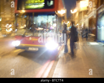 Vedere rosso - un libro per chiedere un maggiore accesso ai mezzi di trasporto pubblico di Londra per non vedenti e ipovedenti viaggiatori. Foto Stock