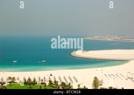 Spiaggia presso il lussuoso hotel, Dubai, UAE Foto Stock