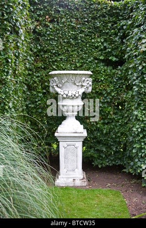 I giardini di Goldsborough Hall, Nr Knaresborough, Yorkshire. Foto Stock