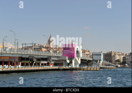 Il Ponte di Galata e Torre Galata, Golden Horn, İstanbul, Turchia 100916 35981 Foto Stock