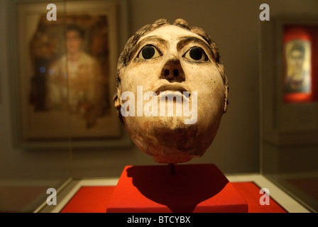 Maschera di una donna con una grande bobina di capelli intrecciati - regno di Adriano - 117-138 DC, Metropolitan Museum of Art di New York City, Foto Stock