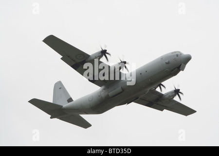 Royal Australian Air force C-130J-30 Hercules decollo da è homebase raaf richmond nel Nuovo Galles del Sud Australia Foto Stock