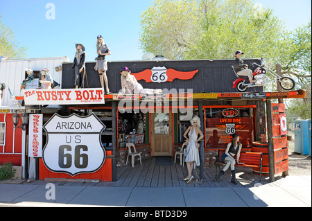 Bullone arrugginito e Thunderbird Negozio indiano Seligman Arizona Route 66 Foto Stock