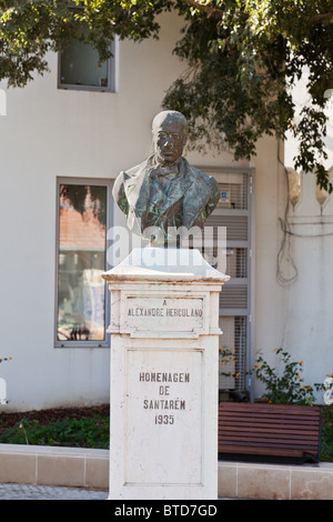Alexandre Herculano busto in Santarém, Portogallo. Foto Stock
