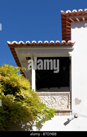Renaissance balcone decorato con bassorilievi (Varanda Renascença) nella città di Santarém, Portogallo. Foto Stock