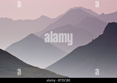 Opacità del fumo dalla vicina incendi coprire l'Alaska Range nel Parco Nazionale e Riserva di Denali, Interior Alaska, estate Foto Stock