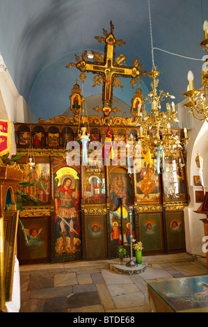 Interno di St Georges tradizionale chiesa greco ortodossa, Chora, Mykonos, Cicladi, Grecia. Foto Stock