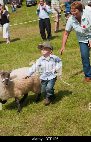 I partecipanti IN MOSTRA AGRICOLA CHEPSTOW MONMOUTHSHIRE Wales UK Foto Stock