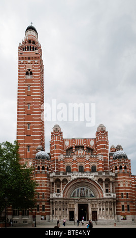 Cattedrale di Westminster da Victoria Street,Londra-la più grande chiesa cattolica in Inghilterra e Galles Foto Stock