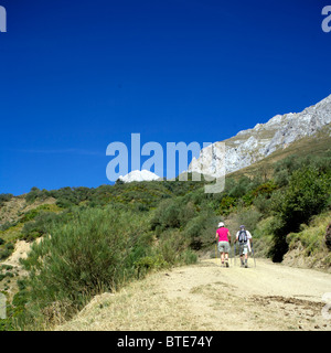 Escursionismo in Picos de Europa, Spagna, alta montagna, montuoso, terra, parco nazionale, escursione, escursionista escursionisti, trekking, Foto Stock