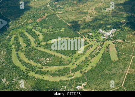 Antenna di vista panoramica sul campo da golf e Elephant Hills hotel vicino a Victoria Falls Foto Stock