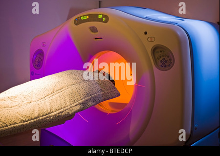 Paziente avente PET CT medico diagnostico, scansione Scansione CAT, in ospedale Foto Stock