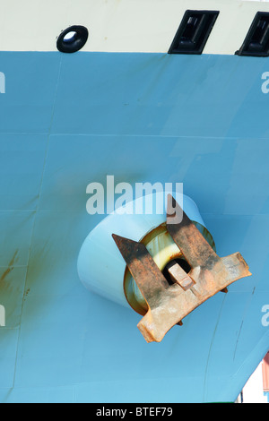 Close-up di un ancoraggio su una nave di prua al porto di Durban Foto Stock