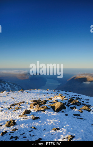 Inverno vista dal vertice di grande timpano su Wasdale e Wastwater nel Lake District inglese Foto Stock