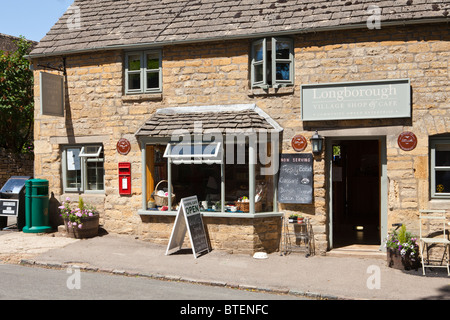 La comunità possedeva negozi e caffè nel villaggio Cotswold di Longborough, Gloucestershire, Regno Unito Foto Stock