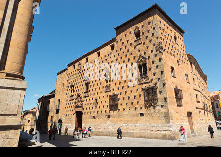 Salamanca, provincia di Salamanca, Spagna. Casa de las Conchas o la casa dei gusci. Xv-XVI secolo edificio Gothic-Plateresque Foto Stock