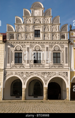 Elk188-3333v Repubblica Ceca Telc namesti Zachariase z Hradec casa rinascimentale con scraffito sulla piazza principale Foto Stock