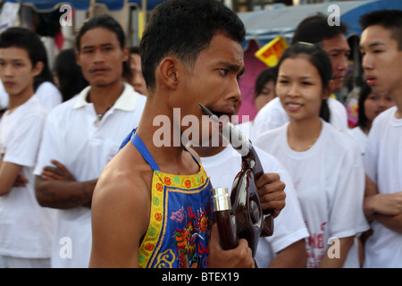 Il partecipante a Phuket Festival vegetariano, Thailandia Foto Stock