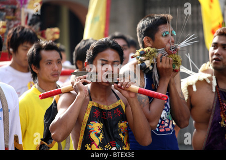 Il partecipante a Phuket Festival vegetariano, Thailandia Foto Stock