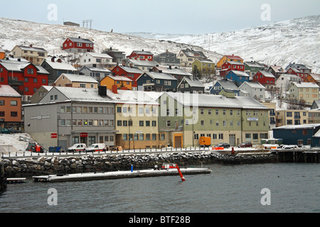 Vista della città di Honningsvåg, Norvegia settentrionale. Situato vicino a Capo Nord che esso rivendica di essere il mondo più a nord della città. Foto Stock