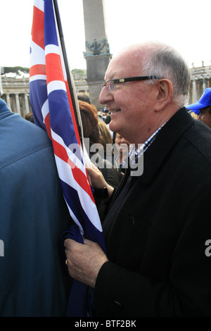 I turisti per celebrare la canonizzazione di suor Mary mackillop, Vaticano, Roma, Ottobre 2010 Foto Stock