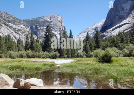 Montare watkins vista al mirror lake yosemite Foto Stock