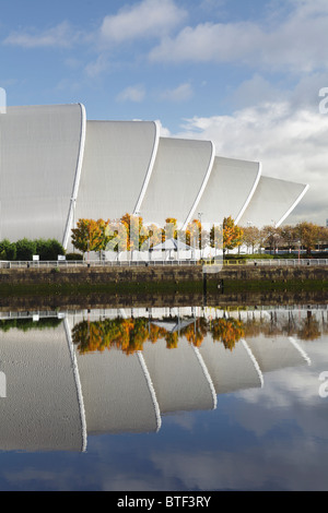 SEC Armadillo / Clyde Auditorium accanto al fiume Clyde in autunno, Glasgow, Scozia, Regno Unito Foto Stock