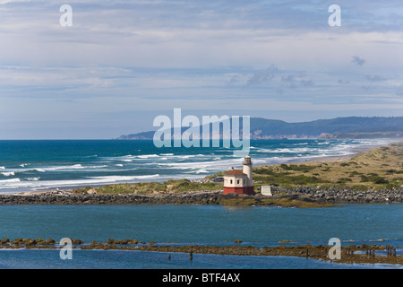 Fiume Coquille Lighthouse 1896 su Oregon costa dell'Oceano Pacifico in Bandon Oregon Foto Stock