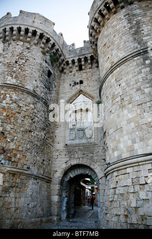 Agia Ekaterinis cancello in Rodi città vecchia, Rodi, Grecia. Foto Stock