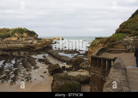 Il Bastatm Rock, la grande spiaggia di Biarritz, Paese Basco, Francia Foto Stock