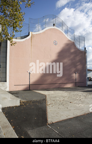 Parete di Chistera videogame, Arcangues, costa atlantica, Paese Basco, Francia Foto Stock