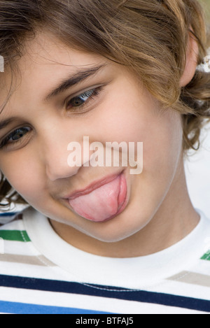 Ragazzo che faccia buffa, ritratto Foto Stock