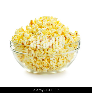 Ciotola di fresh popped popcorn isolati su sfondo bianco Foto Stock