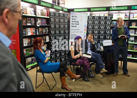 Brillanti giovani le cose serie del libro pubblicato da Parthian lancio al Watersones bookshop a Cardiff, nel Galles. Foto Stock