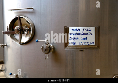 Il Las Vinas de Oro Pisco distilleria in El Carmen quartiere di Chincha, Perù su della costa meridionale del paese. Foto Stock