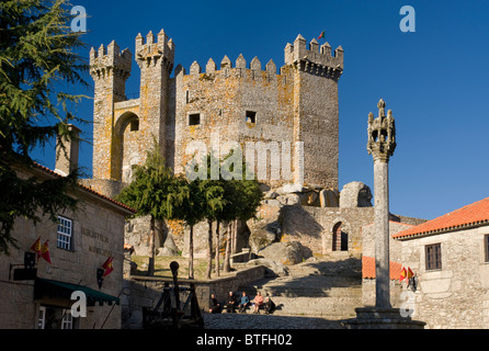 Il Portogallo, Penedono castle e la gogna, nella regione del Douro, confinante con la Beira Alta Foto Stock