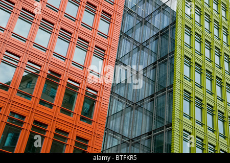 Colorata moderna architettura contemporanea, Londra, Inghilterra Foto Stock