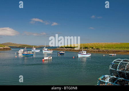 Barche da pesca ormeggiate a Lochmaddy, North Uist nelle Western Isles, Scozia. SCO 6923 Foto Stock