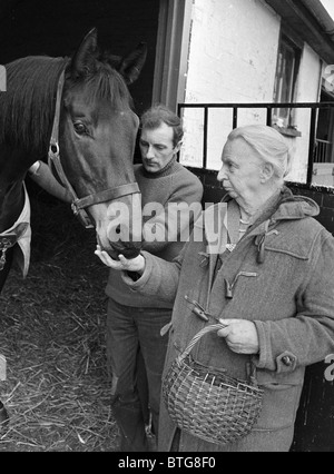 Firenze Nagle si aggiudica il diritto come una donna a tenere una licenza da una corsa di cavalli trainer. Immagine 1966 Foto Stock