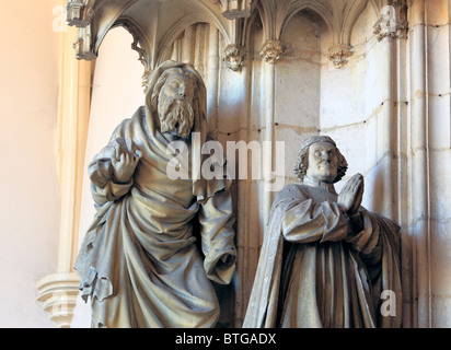 Portale della chiesa nel monastero in Chartreuse de Champmol con la scultura di Claus Sluter, Côte-d'Or departement, Borgogna, Francia Foto Stock