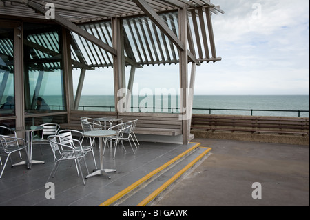 Un'area cafe' alla fine del molo a Herne Bay in Kent, Regno Unito Foto Stock