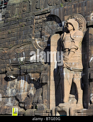 Statua di San Michele Arcangelo, il Monumento della Battaglia delle Nazioni (Völkerschlachtdenkmal), 1913, Leipzig, in Sassonia, Germania Foto Stock